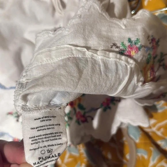 Place Nationale Embroidered Floral White Shorts